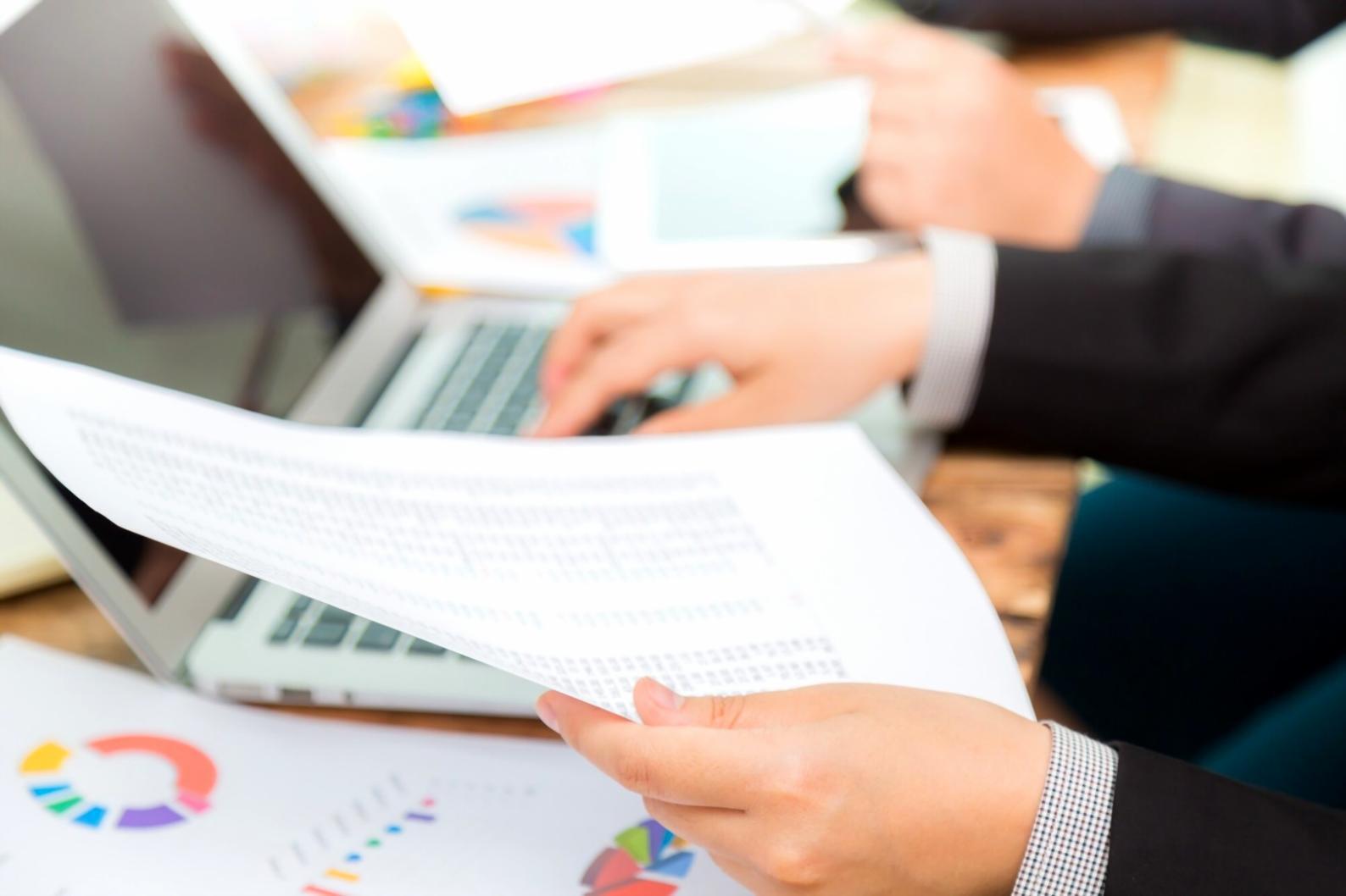 Professionelle Finanzschulung in modernem Schulungsraum